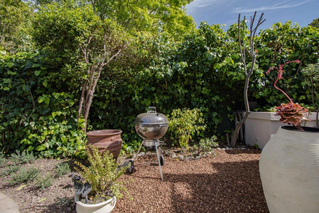 Garden- Pool Flat With Solar Electricity Somerset West Eksteriør bilde